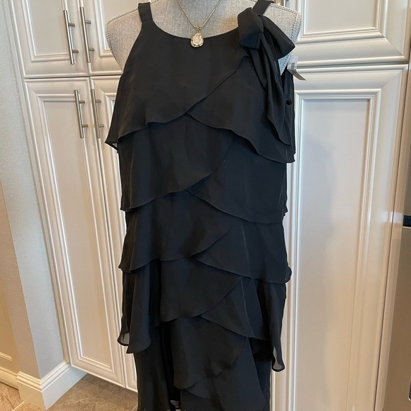 WHBM ruffle shift dress-  NEW - Picture 1 of 5